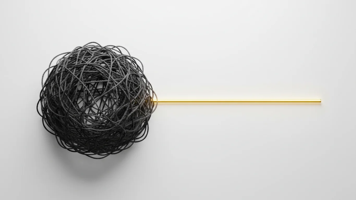 Ilustração conceitual comparando um nó caótico representando complexidade com uma linha reta dourada representando simplicidade.